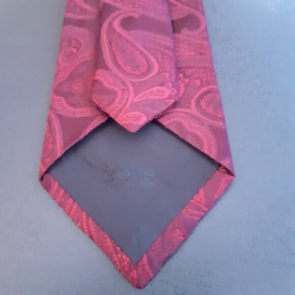 Hugo Boss Deep Red Paisley 100% Silk Tie - Picture 7 of 10